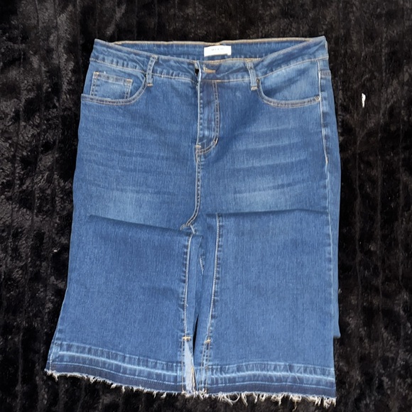 Women's Jeans... wide leg/boot cut. Fringed bottom/ slits. - Picture 2 of 4